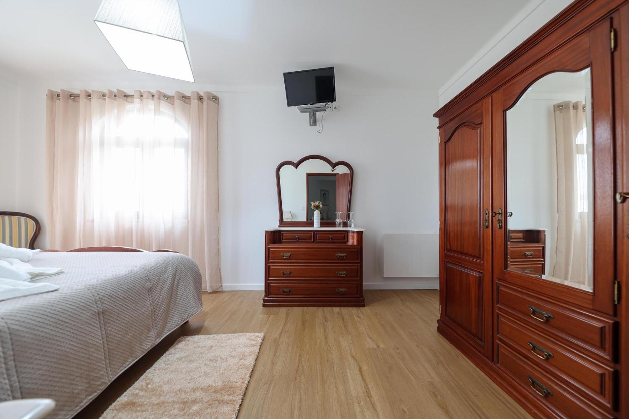Homestay Quartos Da Tia Laura *
